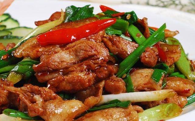 做法|想吃回锅肉不用出去买了,在家里也能轻松搞定,肥而不腻,超下饭