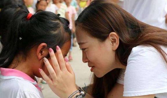 家长 幼儿园老师好心建议：请别让女孩穿裙子上学，四个理由很中肯