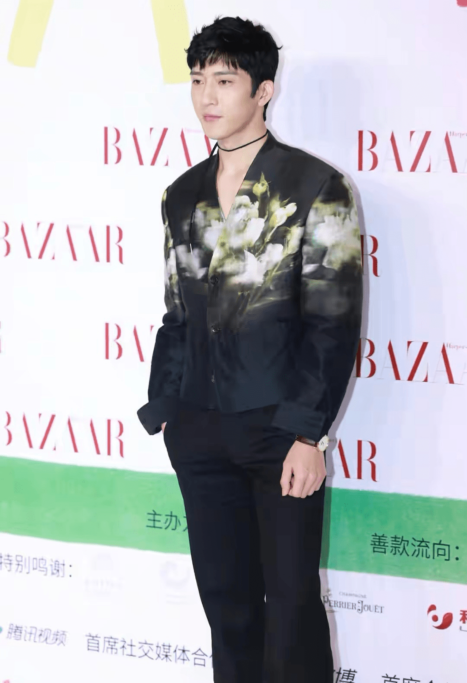 严重 芭莎慈善夜明星齐聚,内卷严重,杨幂复古,baby太惊艳