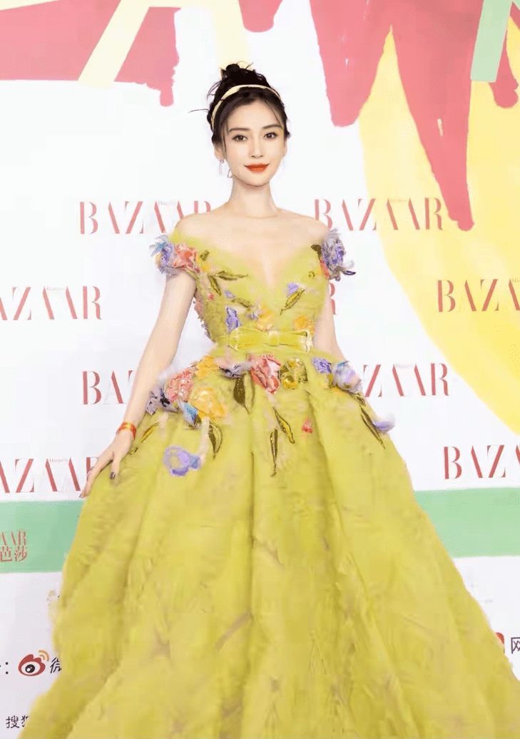严重 芭莎慈善夜明星齐聚,内卷严重,杨幂复古,baby太惊艳