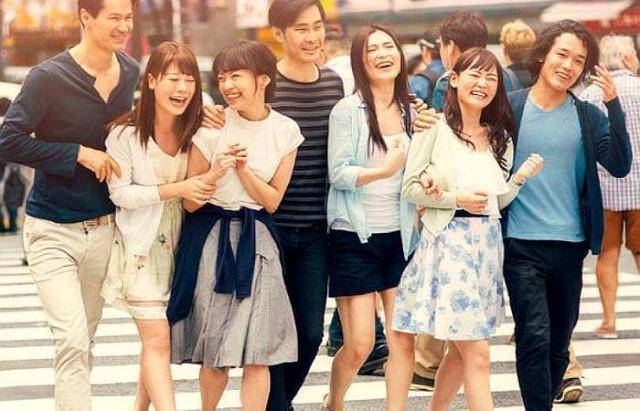 在日本打工的中国女孩，大多靠什么维持生活？网友感慨：何必呢？