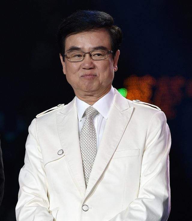 生活|黄百鸣的真爱情史，放弃纸醉金迷的生活，陪妻子抗癌15年终获成功