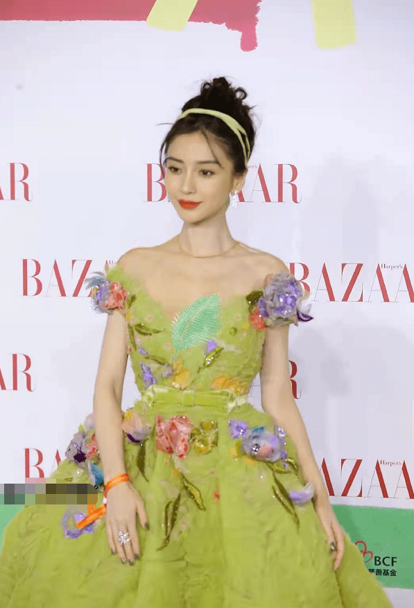 高定 芭莎红毯竞争激烈！宋茜把自己穿成美人鱼，杨幂baby靠高定抢风头