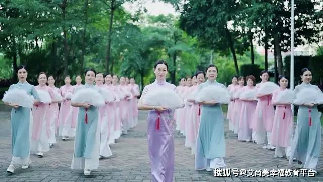 雅韵 雅韵旗袍进阶班 | 一半光阴绣花,一半绝代风华