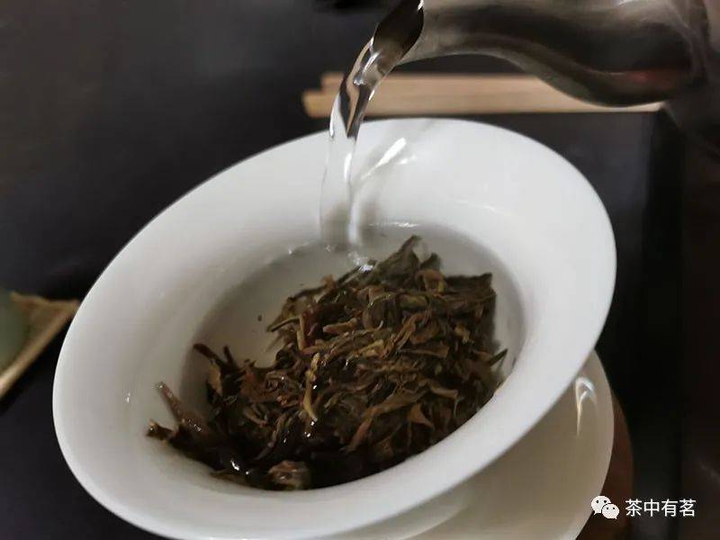 普洱茶水温多少度？揭秘这款神奇茶叶的最佳冲泡技巧