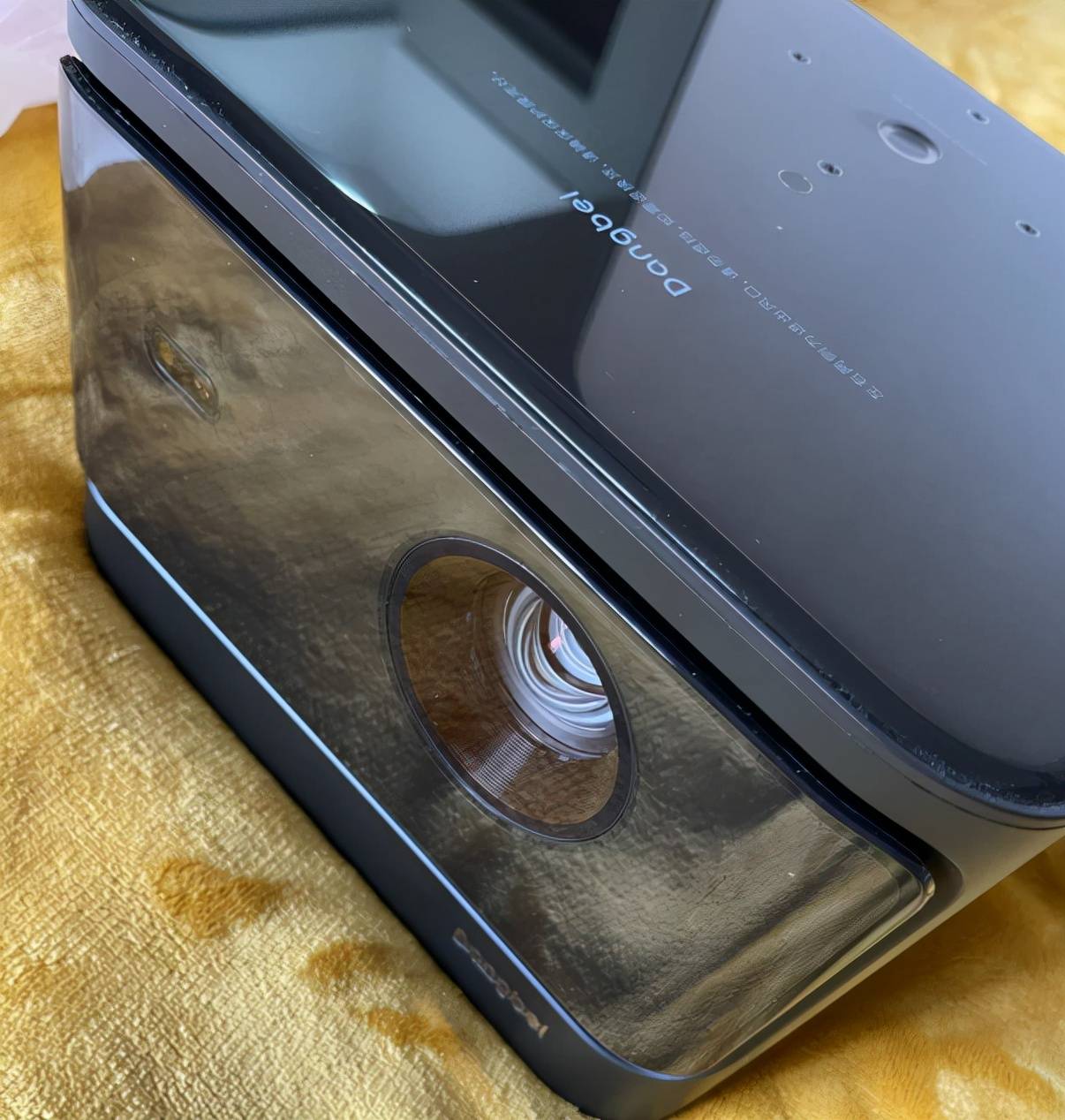 当贝x3亮度实测分享3200ansi流明亮度白天客厅能看双十一买到宝