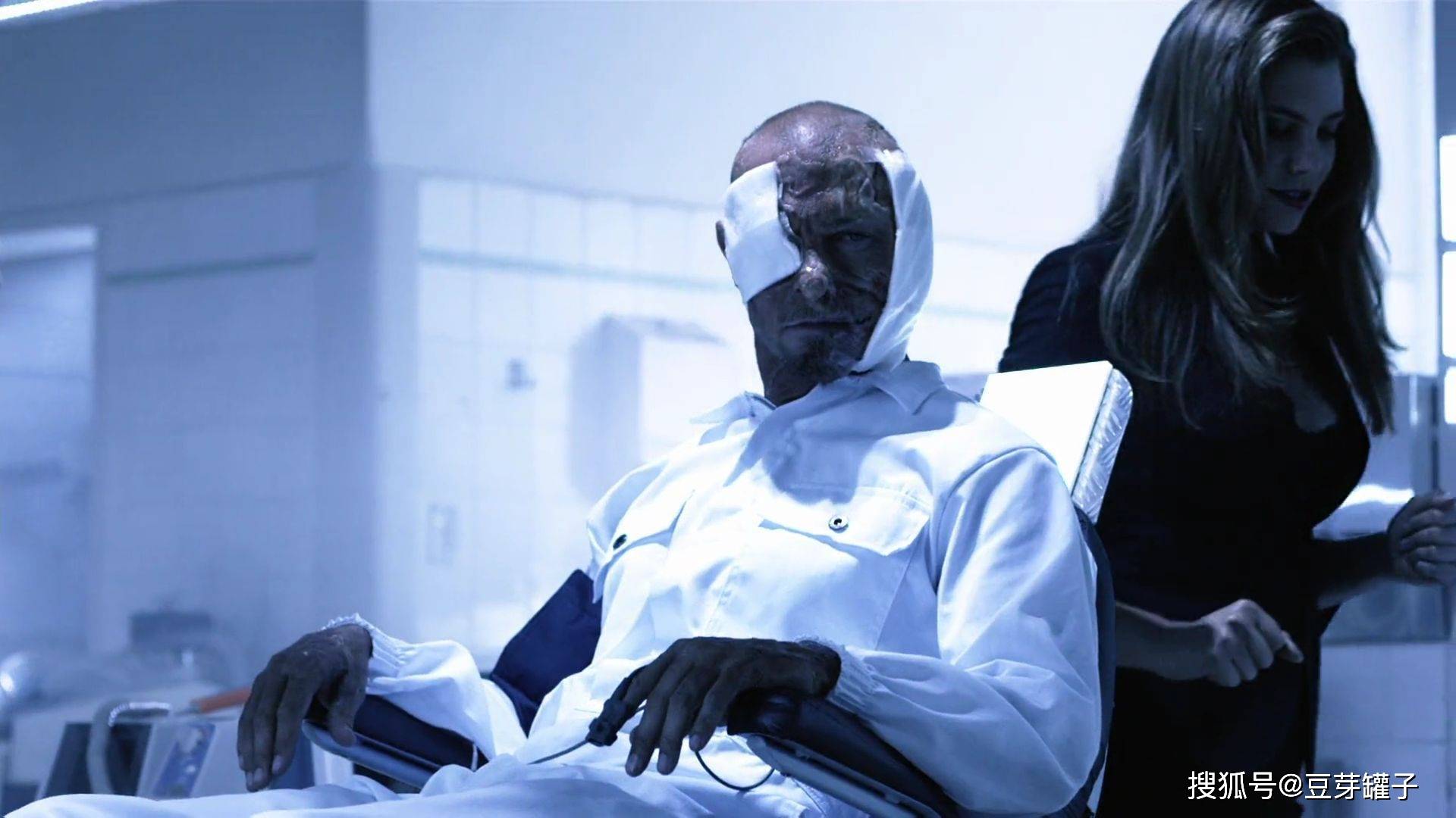 成本|《死亡飞车2》，更爽更暴力，尺度更大的飙车电影！