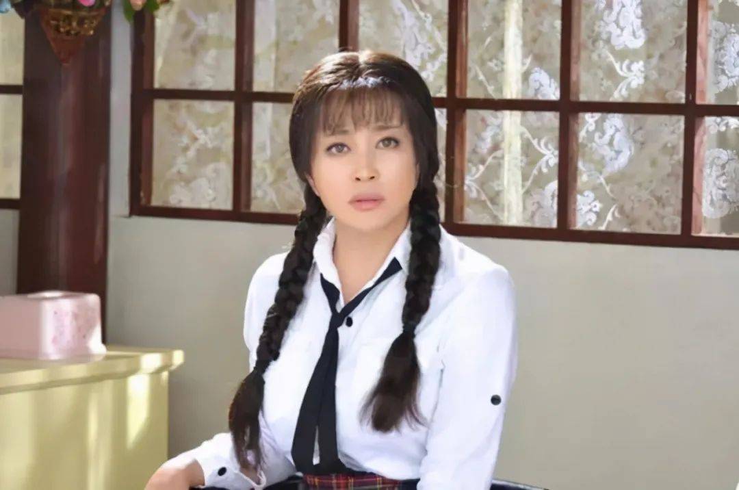 幻想身材丰满，眼窝明显脸干瘪，这11位大龄女星打碎我对少女的幻想