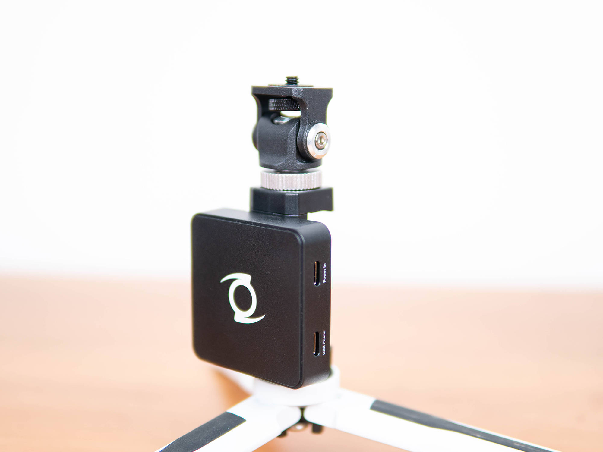 只要一个小配件，省下几千块，闲置手机变索尼微单监视器