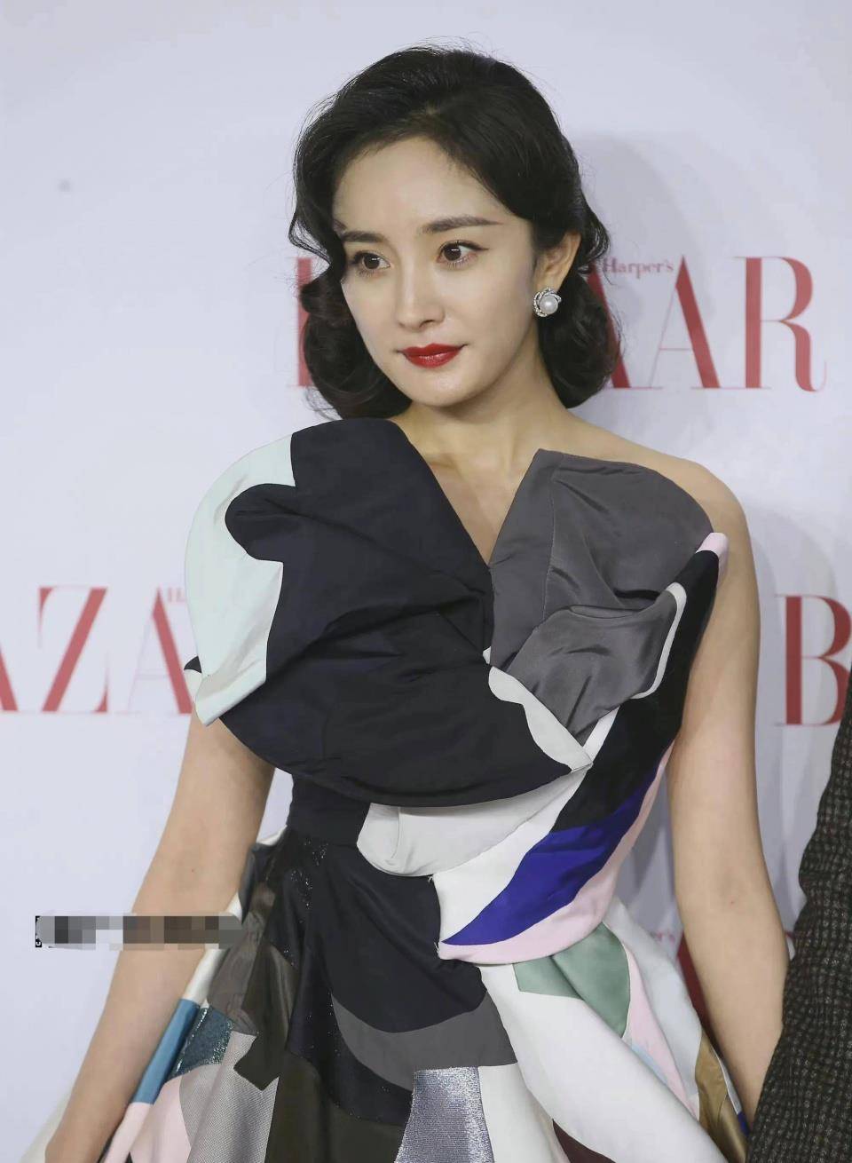 杨颖 芭莎慈善夜,哪位女明星才是真正的生图抗打者?