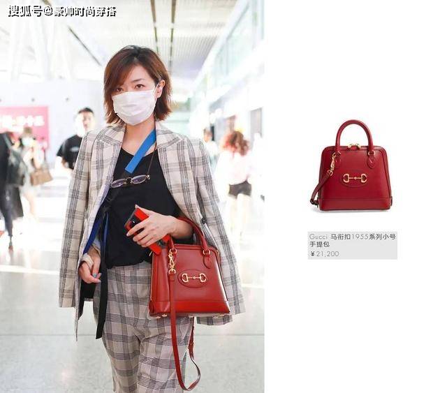 带着 万茜受伤后更会穿了，披格纹西装气场全开，脚上尖头短靴时髦高级