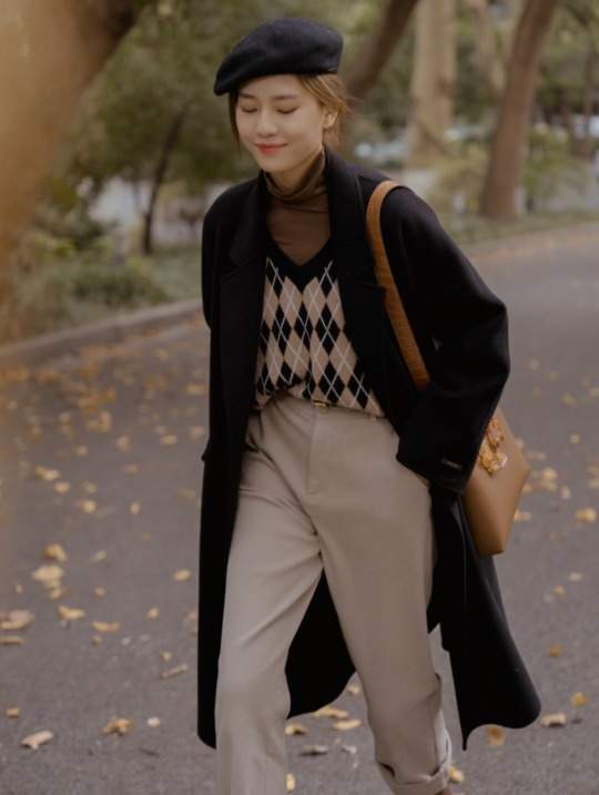 配饰 “黑色大衣”烂大街?冬天学会这4套穿搭就够了,让你保暖又洋气