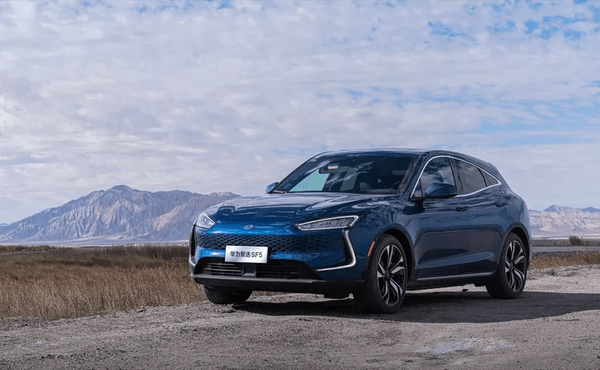 “由硬变软”的华为，正在黯然退出手机行业｜2021中国智能手机沉浮录