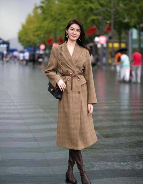 黑色 冬天穿格纹大衣，该如何搭配？4组配色示范，既显高级又十分耐看