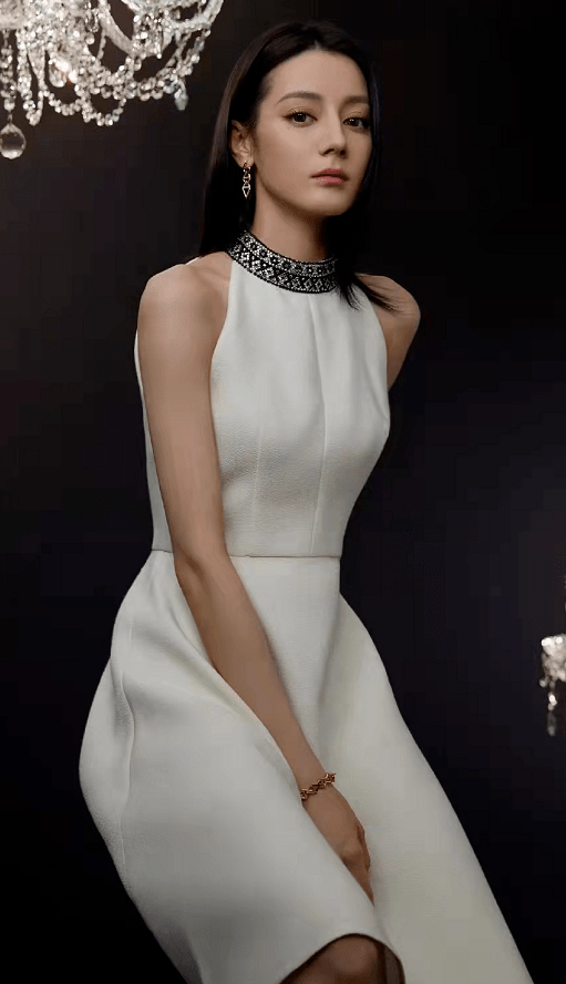 视觉 刘亦菲终于高调了！为LV大秀拍大片，穿印花裙亮相却没有惊艳感