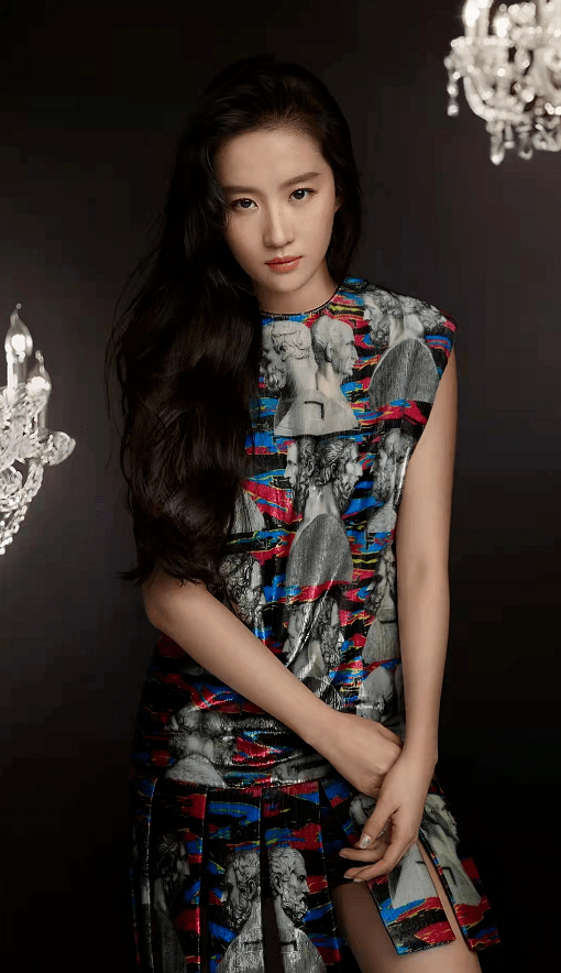 视觉 刘亦菲终于高调了！为LV大秀拍大片，穿印花裙亮相却没有惊艳感