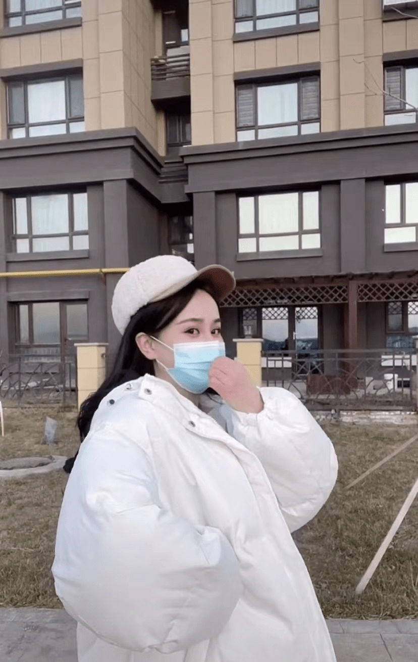 原创千万网红"可爱屁"露脸翻车?撞脸赵本山女儿,网友:还不如不露