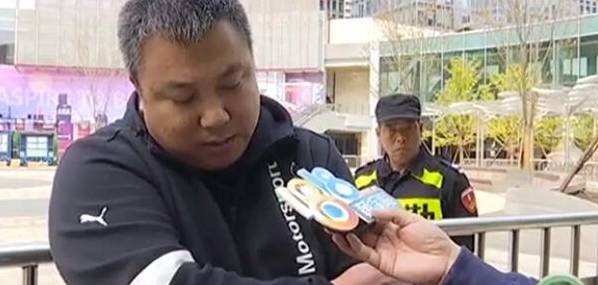 生活 男子花1500买的裤子，穿了2天感觉很丢脸，店长：免费帮你维修