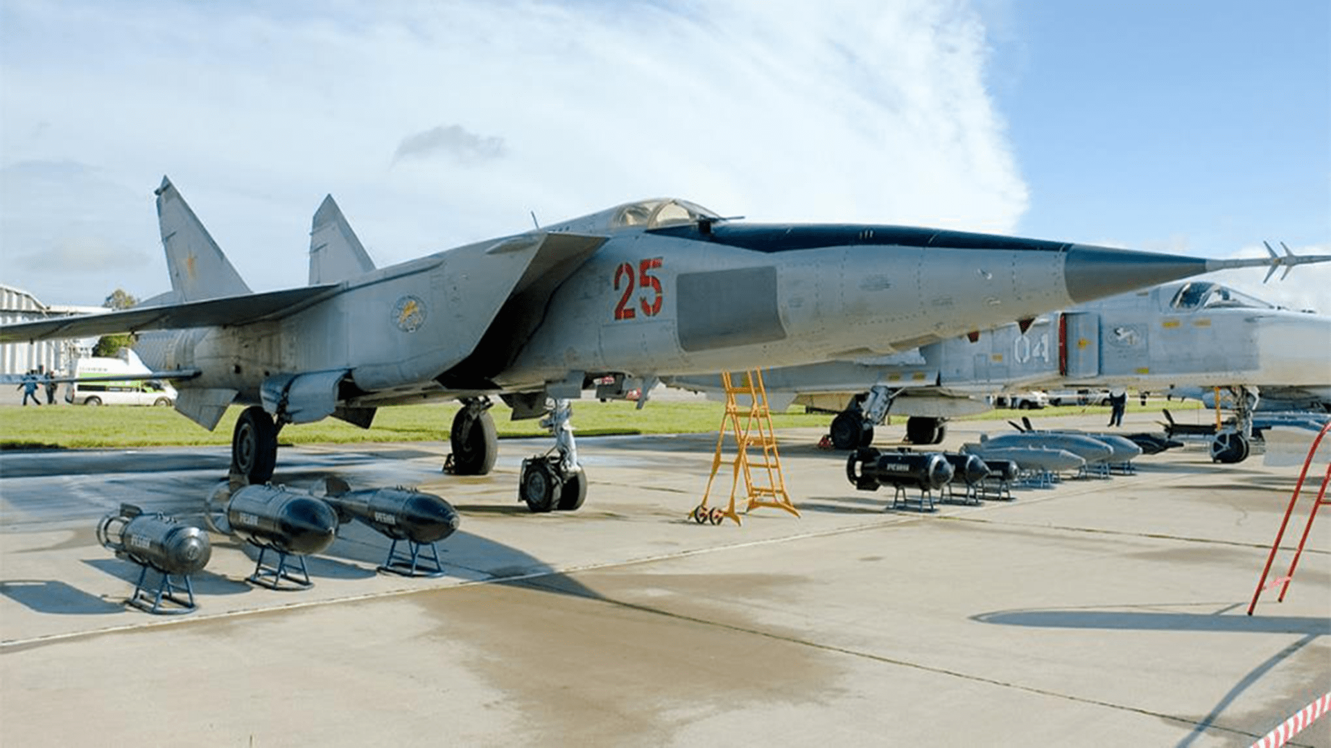 战斗机最快的时速可以达到多少呢?看完这才知道,比有的导弹还快_米格