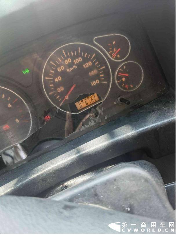超100万公里无大修王师傅这台帅铃里程表停在了999999