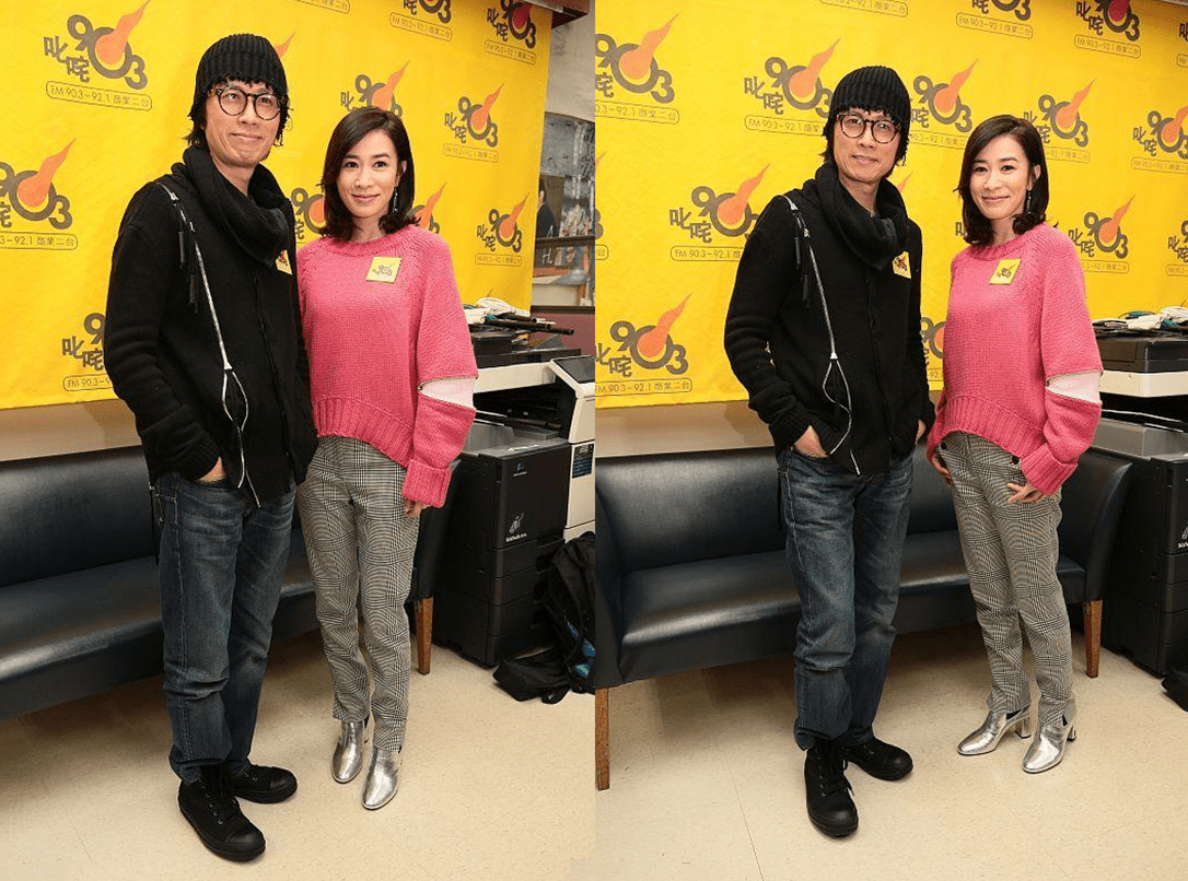 毛衣 佘诗曼也是“不老女神”了，46岁皮肤白皙脸上没皱纹，穿搭也年轻