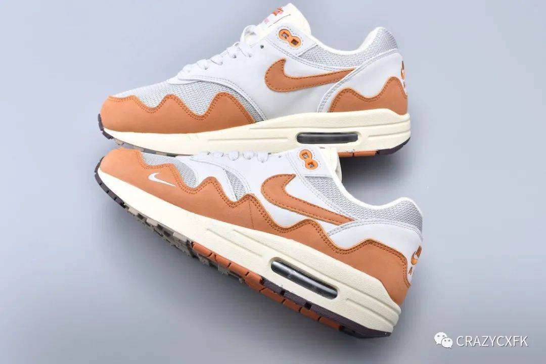 Max 耐克 Nike Air Max 1 Monarch x Patta 联名灰棕麂皮波浪纹拼接气垫复古运动鞋