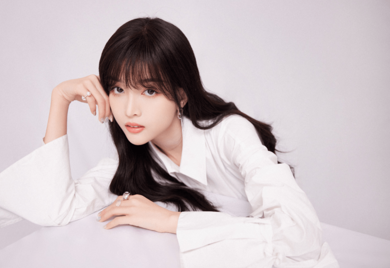 使用了 吴宣仪新发型太好看了！白色衬衣搭配西装裤，这一身越看越高级