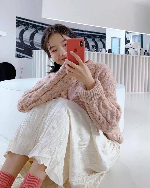 短裙 今年最流行的保暖穿搭，时髦好看的“不露腿”搭配