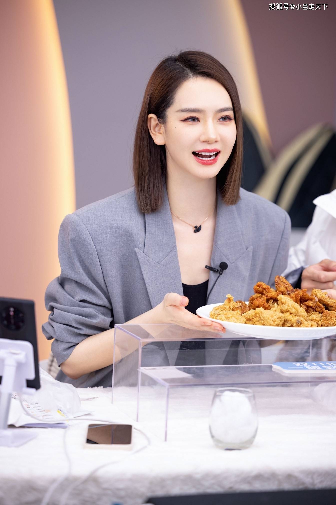 戚薇直播间特写镜头合集