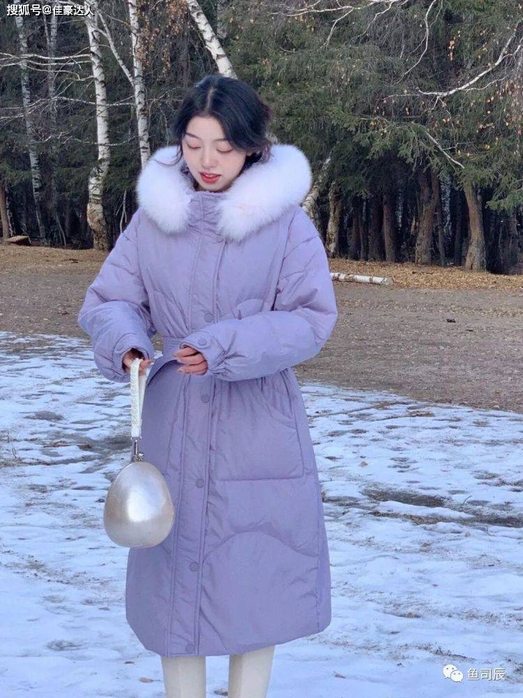 毛衣 冬天想要穿出高级感？灰色大衣搭配粉色毛衣高级又时尚，漂亮大方