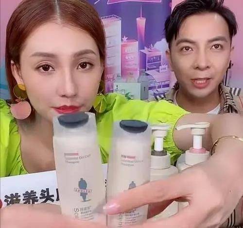 产品|靠收租爆红的网红夫妇,直播带货被群嘲:你卖假货的样子,真丑