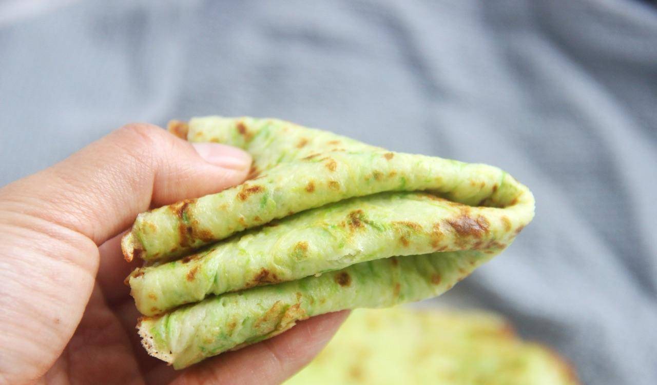 地区|这道素饼给家人吃,一拌一煎上桌快,简单易学,外酥里嫩,很美味