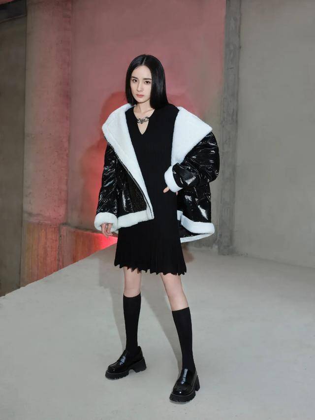 短裙 今年最流行的保暖穿搭，时髦好看的“不露腿”搭配