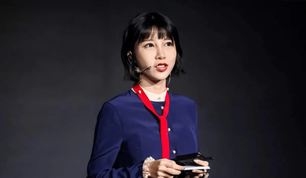 涨粉4500万,她是如何持续走红10年?_张沫凡