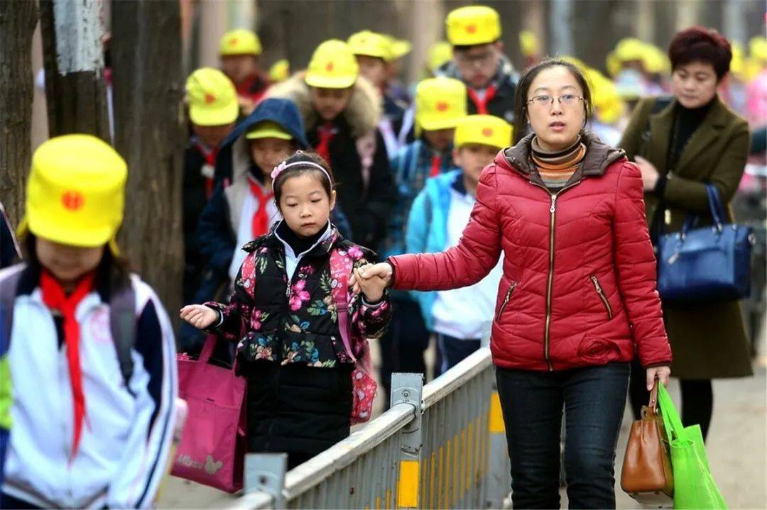 孩子上幼儿园却被要求提供一年的水电费记录得知原因很无奈