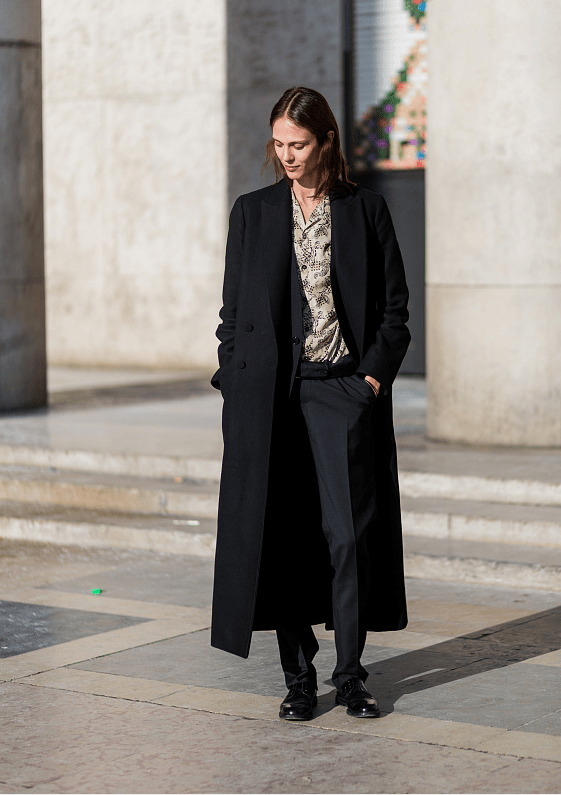 黑色 穿来穿去，还是极简风“黑色大衣”最时髦，百搭不踩雷还好看