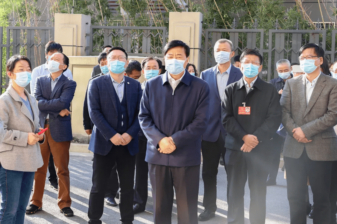 市人大常委会副秘书长束建民,市人大社会委和建邺,栖霞区人大常委会有