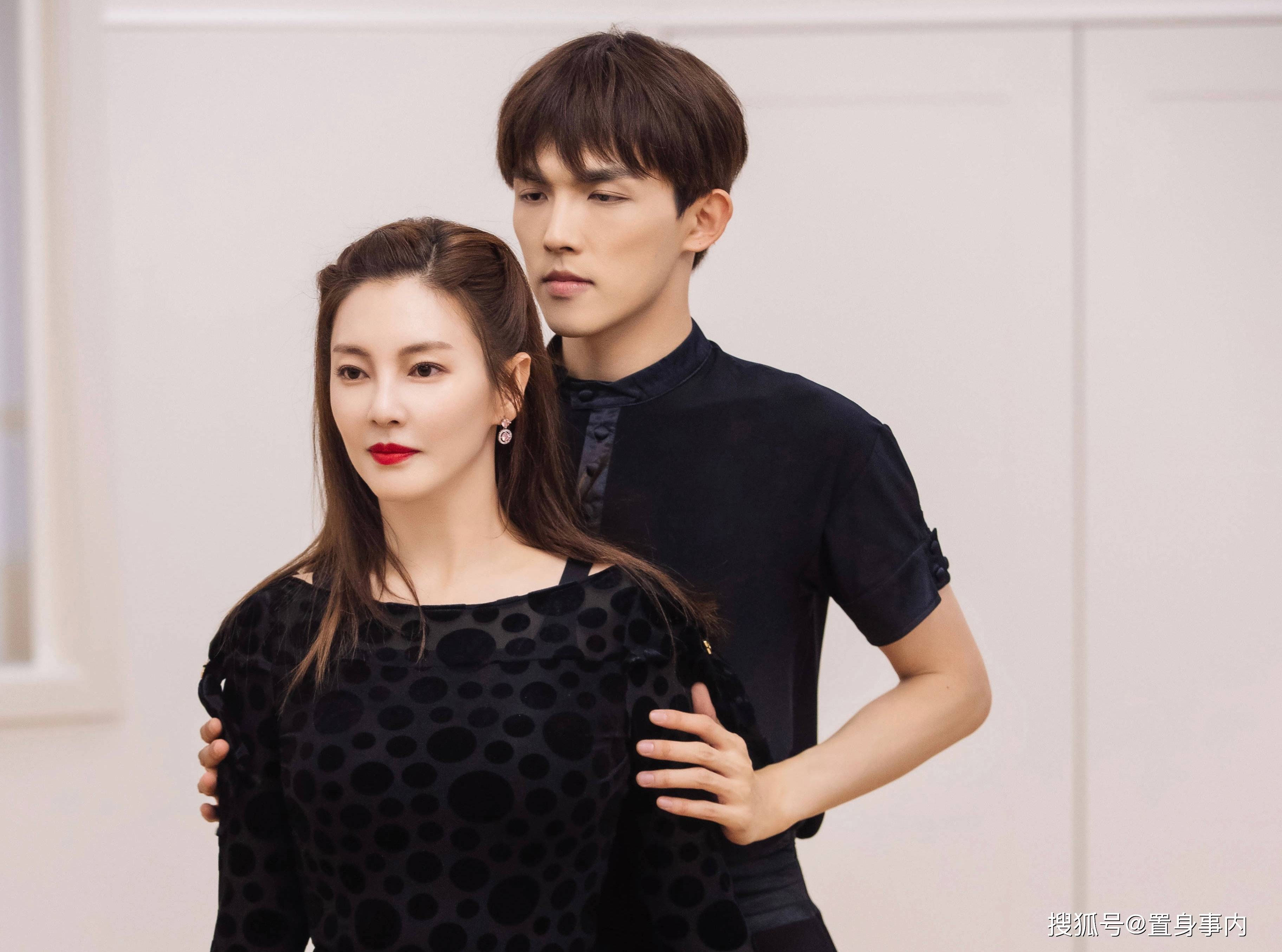 原创5位偏爱姐弟恋的女明星不图名不图利个个容光焕发