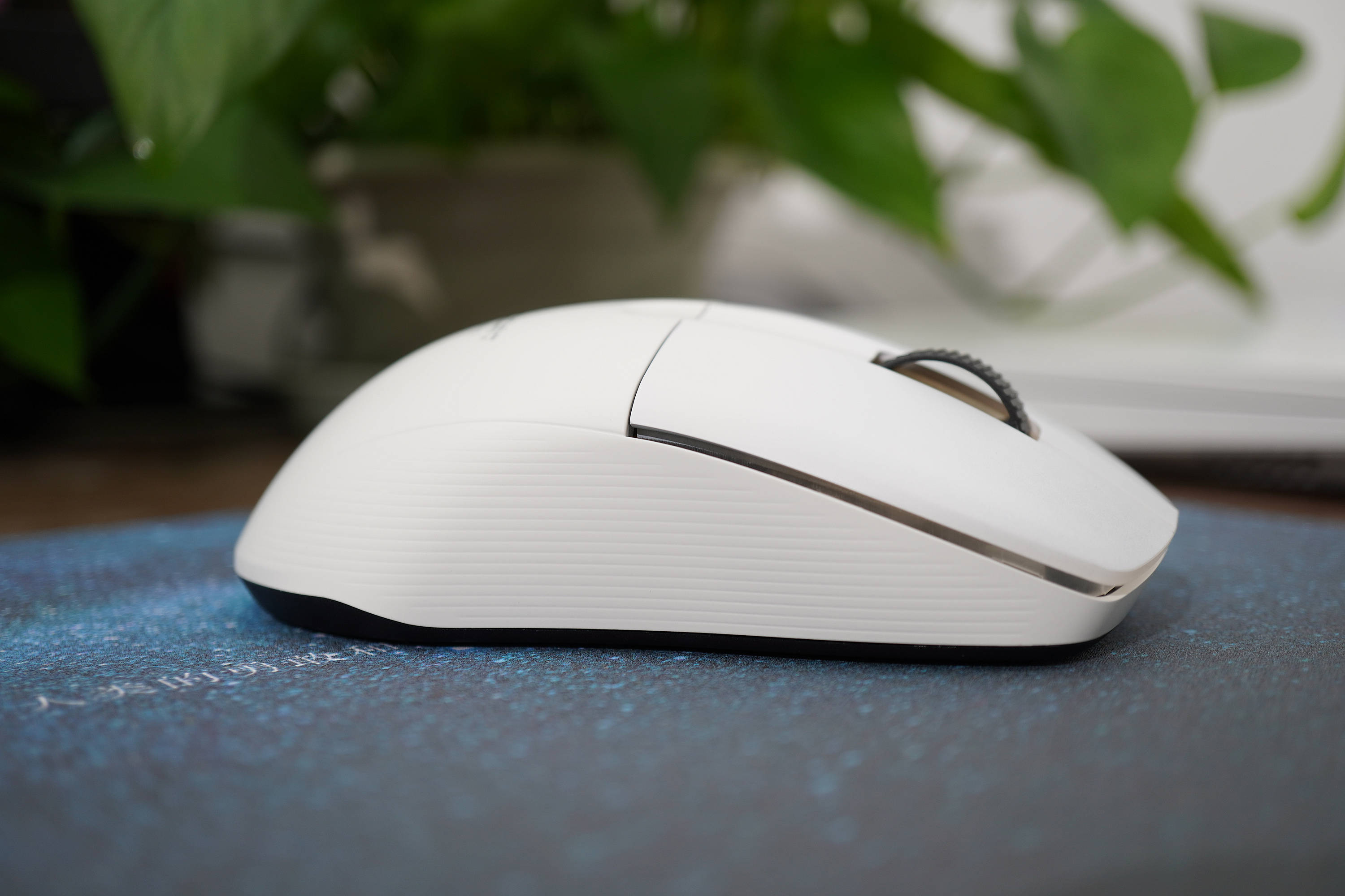 出道即巅峰,你想要的它都有——冰豹kone pro air无线职业版测评_鼠标