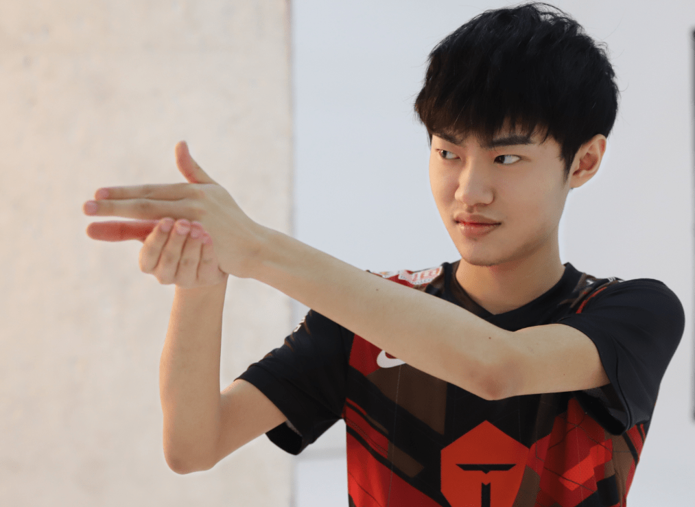 knight成lpl年薪最高选手!业内人士:左手收到了至少5支战队报价