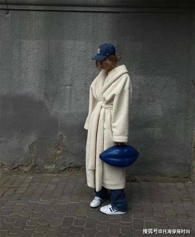 小姑娘 四十岁女人别穿大妈装，记住这几点，出街比小姑娘还惹眼