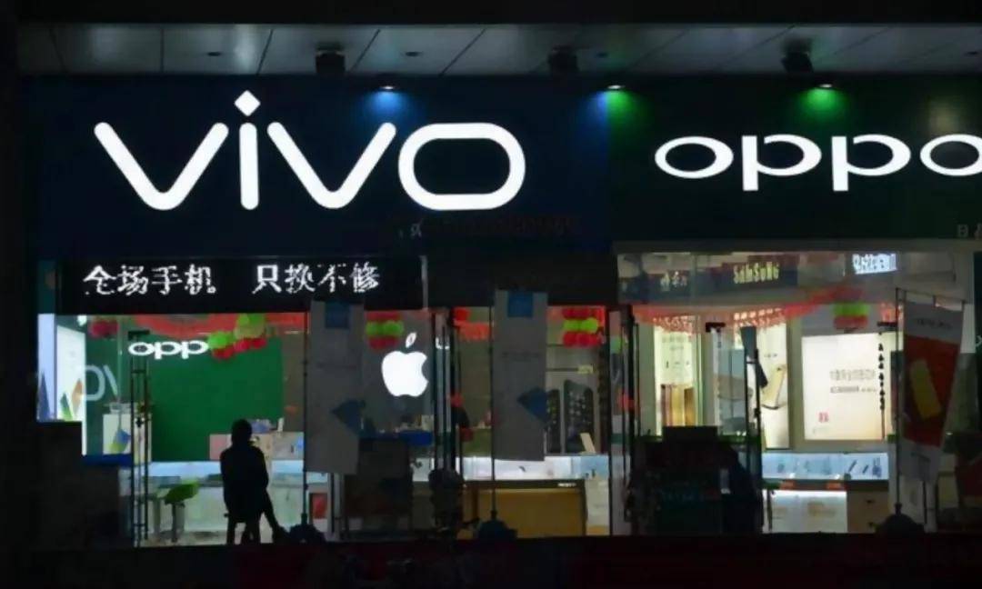 线上失去优势，线下又不及OV，独立后的荣耀急需新故事