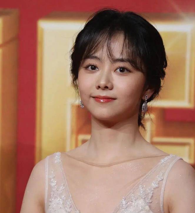 盛典 国剧盛典生图下的女星：关晓彤臃肿似发福，谭松韵30岁依旧少女
