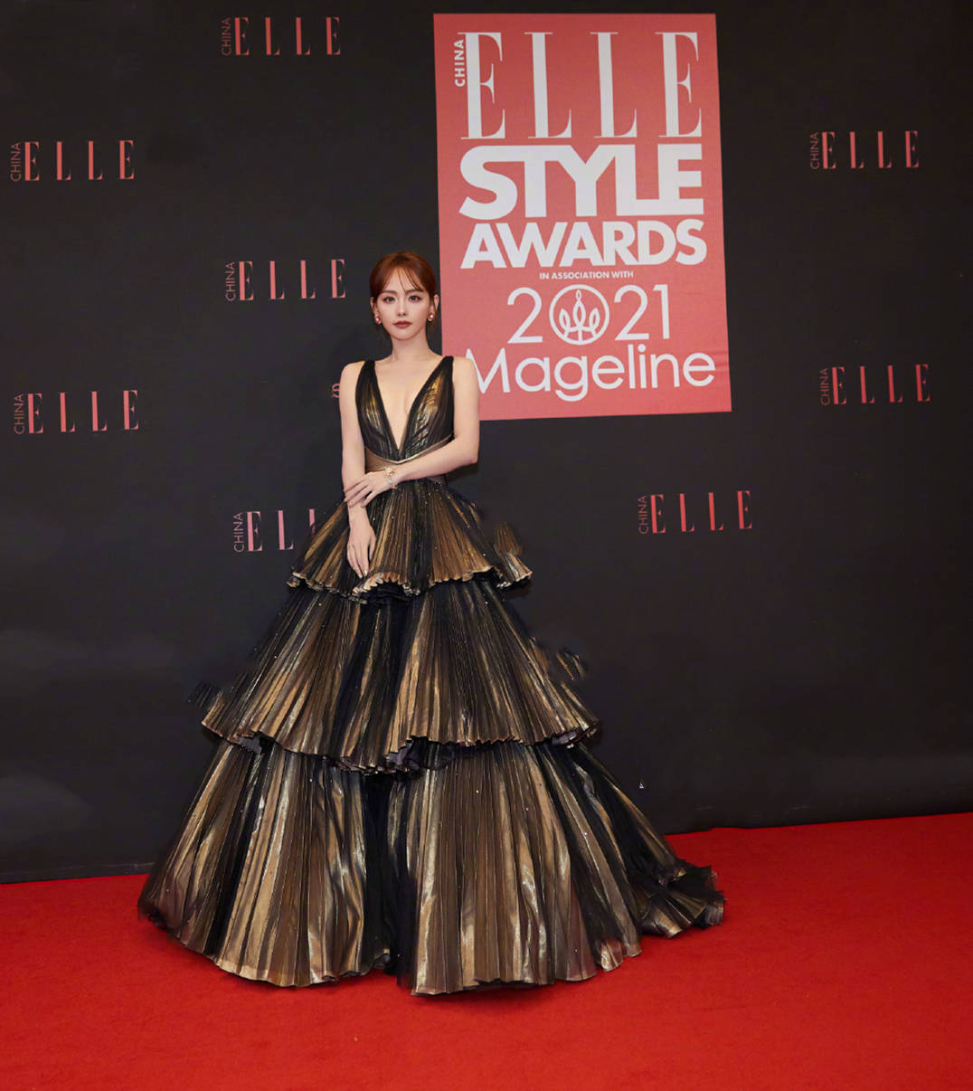 时装 75位明星的ELLE时装造型,王源、热巴,关晓彤,身心造型惹人爱