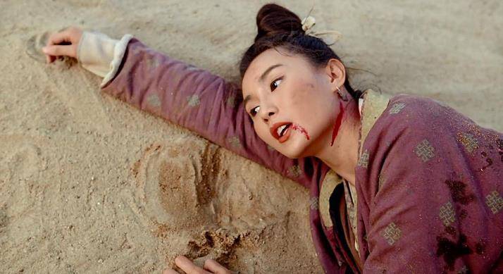 徐克|漫天黄沙中的《新龙门客栈》:有情有义的死,远胜无情无义的活