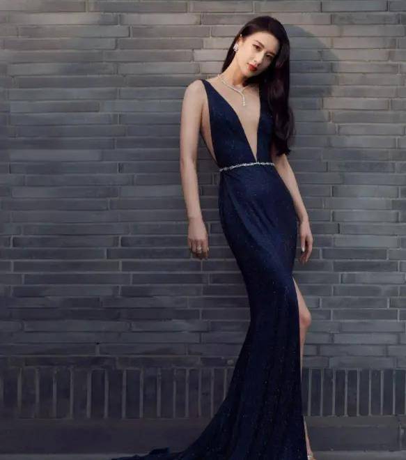 黄圣依 张嘉倪和黄圣依，这相差有点大啊！