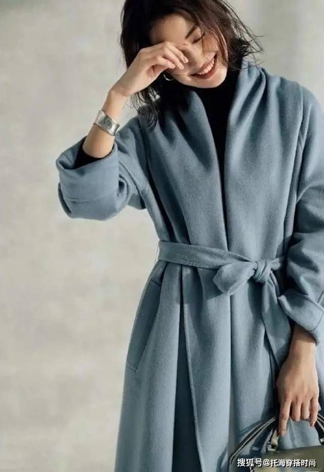 色调 冬季外套在精不在多，优雅女人必备“羊绒大衣”，百搭高贵显气质