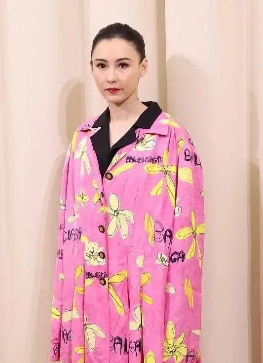 活动 哪有什么不老女神！张柏芝生图太老了，戚薇脸垮刘雯爆炸头没法看