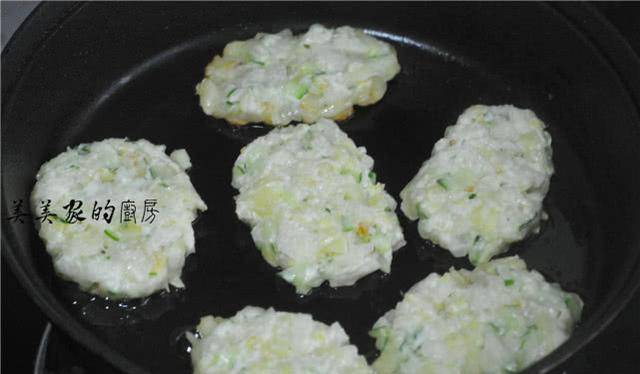 包子|冬天，此早餐要多给孩子做，不用发酵速度快，清爽多汁比肉还香！