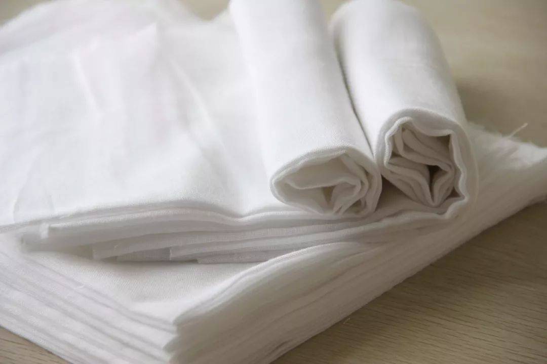 坐月子期间,这两件母婴用品别买,一件坑宝宝,另一件坑宝妈_尿布